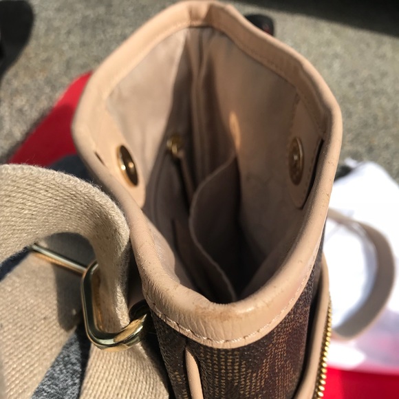 Michael Kors Cross Body 💼 - Picture 4 of 8